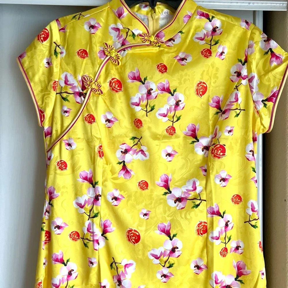 Sexy vibrant yellow Chinese dress - Picture 2 of 9